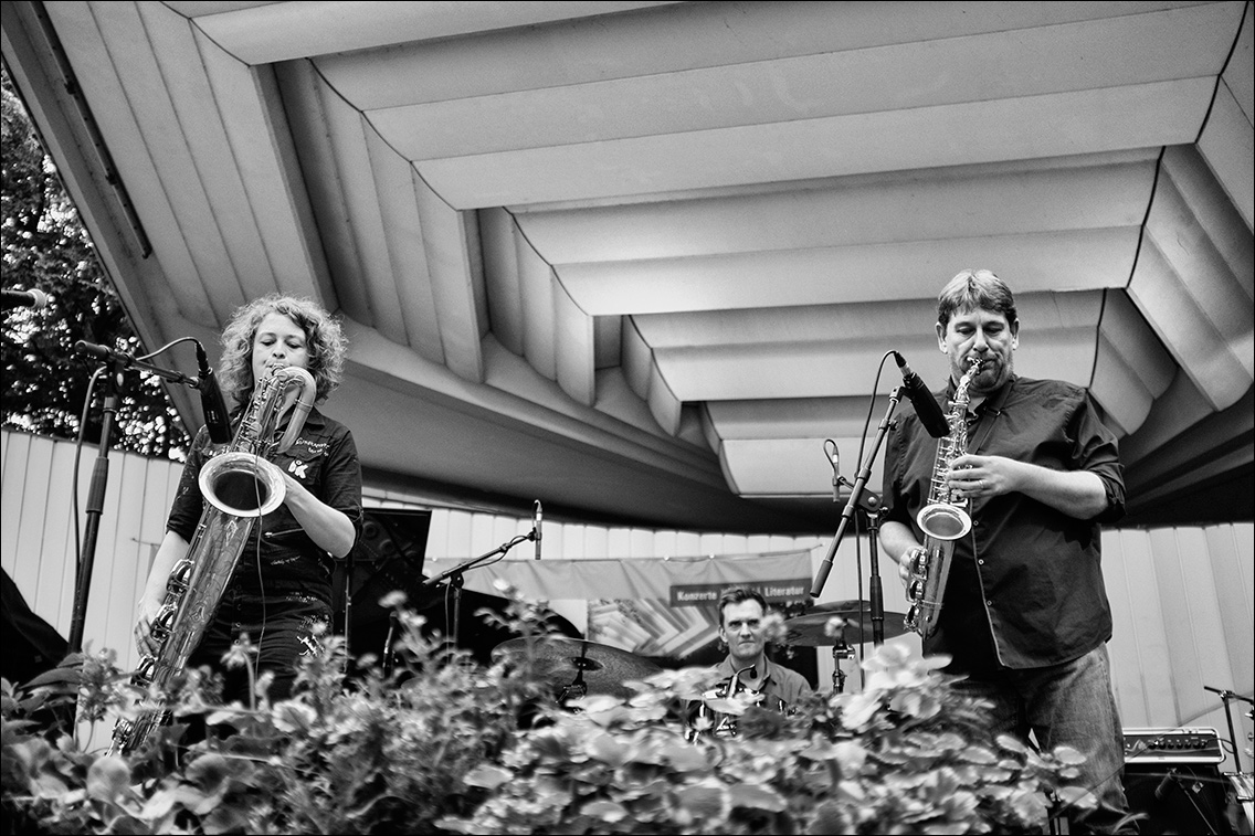 Tini Thomsen’s Maxsax beim Jazz Open Hamburg am 3. September 2015 in Planten un Blomen · www.butschinsky.de