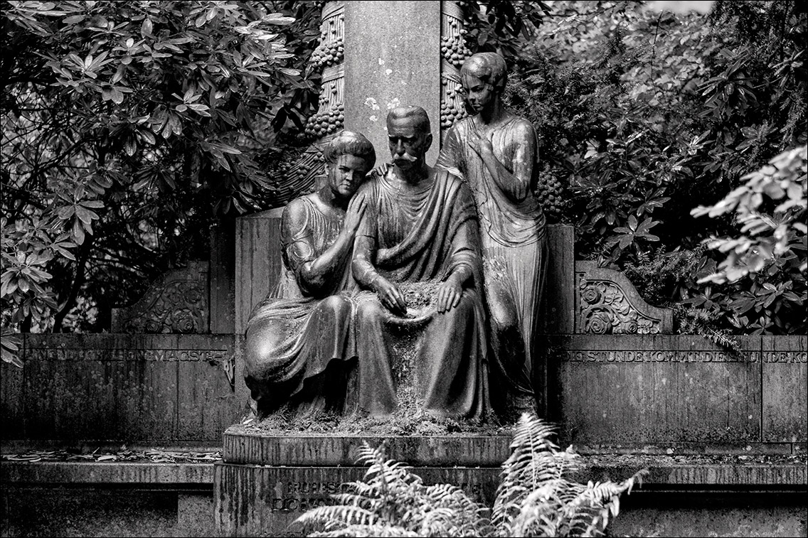 Hans W. Dammann · Grabmal Klein / Reichel / Howoldt / Wenk (1918) · Friedhof Ohlsdorf · www.butschinsky.de