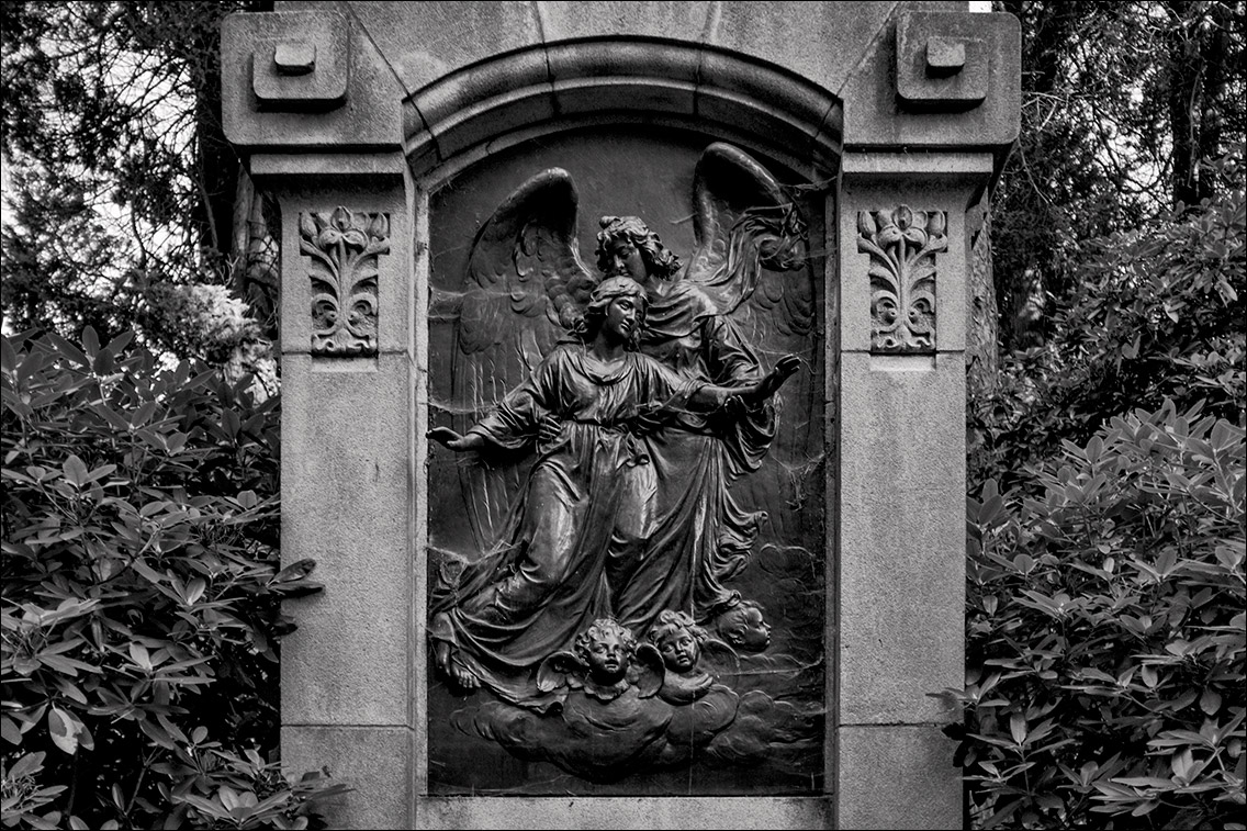 Grabmal Petersen, ehemals Neugebauer (1908) · Friedhof Ohlsdorf · Bildhauer: Xaver Arnold · Foto: Michael Wassenberg