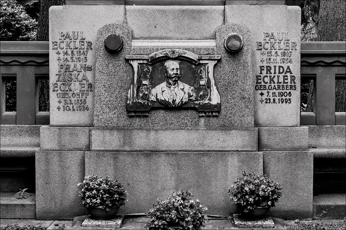 Grabmal Eckler (1905) · Friedhof Ohlsdorf · Bildhauer: Xaver Arnold · Foto: Michael Wassenberg