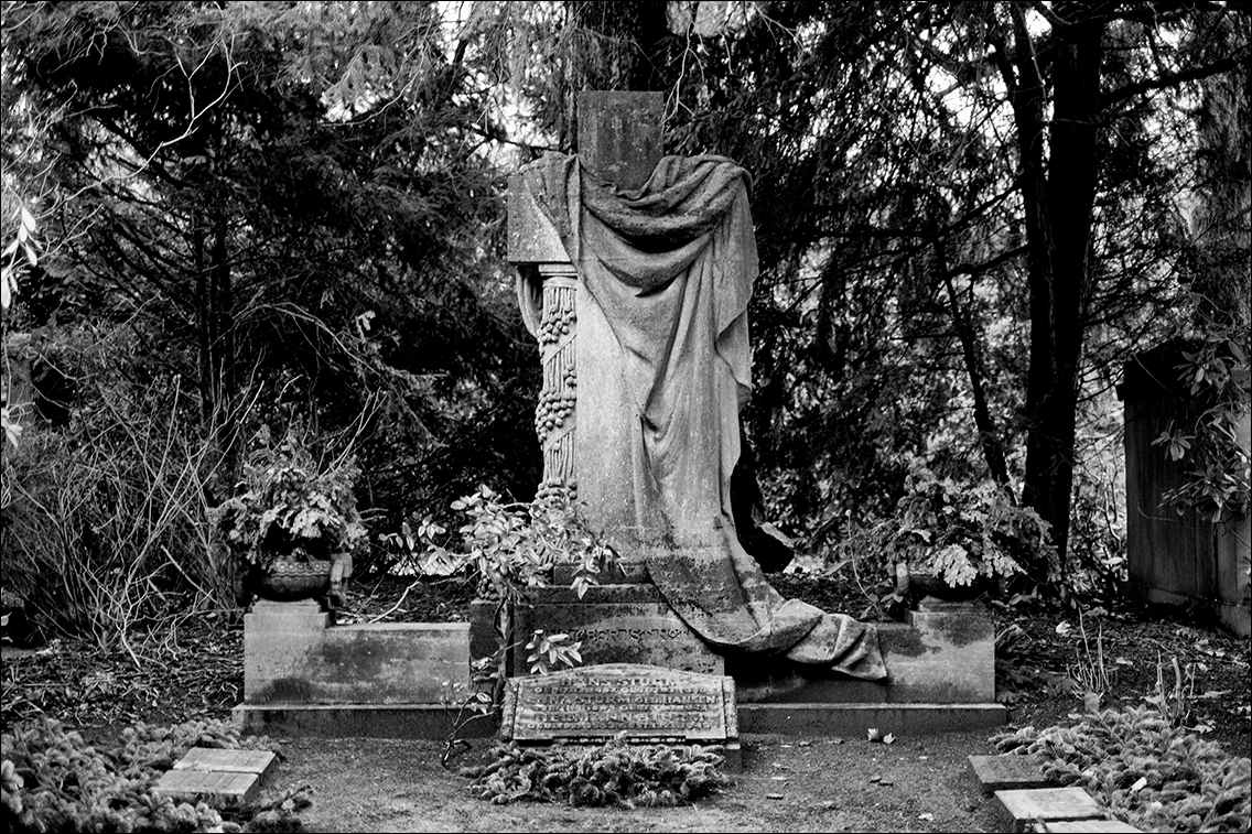 Hans W. Dammann · Grabmal Sturm (1911/1912) · Friedhof Ohlsdorf · www.butschinsky.de