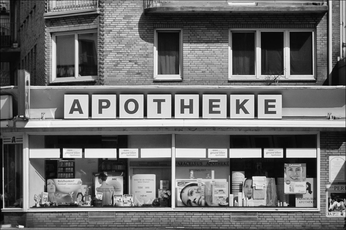 Typografie im Alltag · Paracelsus-Apotheke an der Hoheluftbrücke · www.butschinsky.de