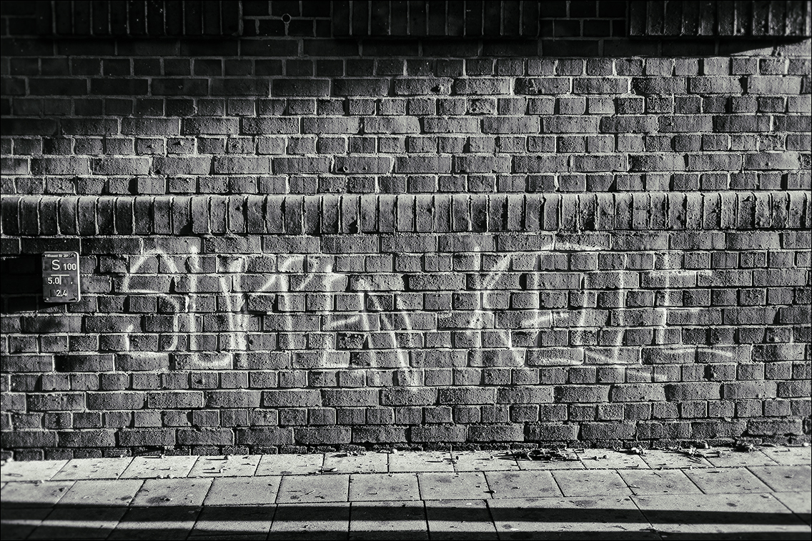 Graffiti / Streetart · Hamburg-Eppendorf, Goernestraße / Ecke Knauerstraße · www.butschinsky.de · www.butschinsky.de