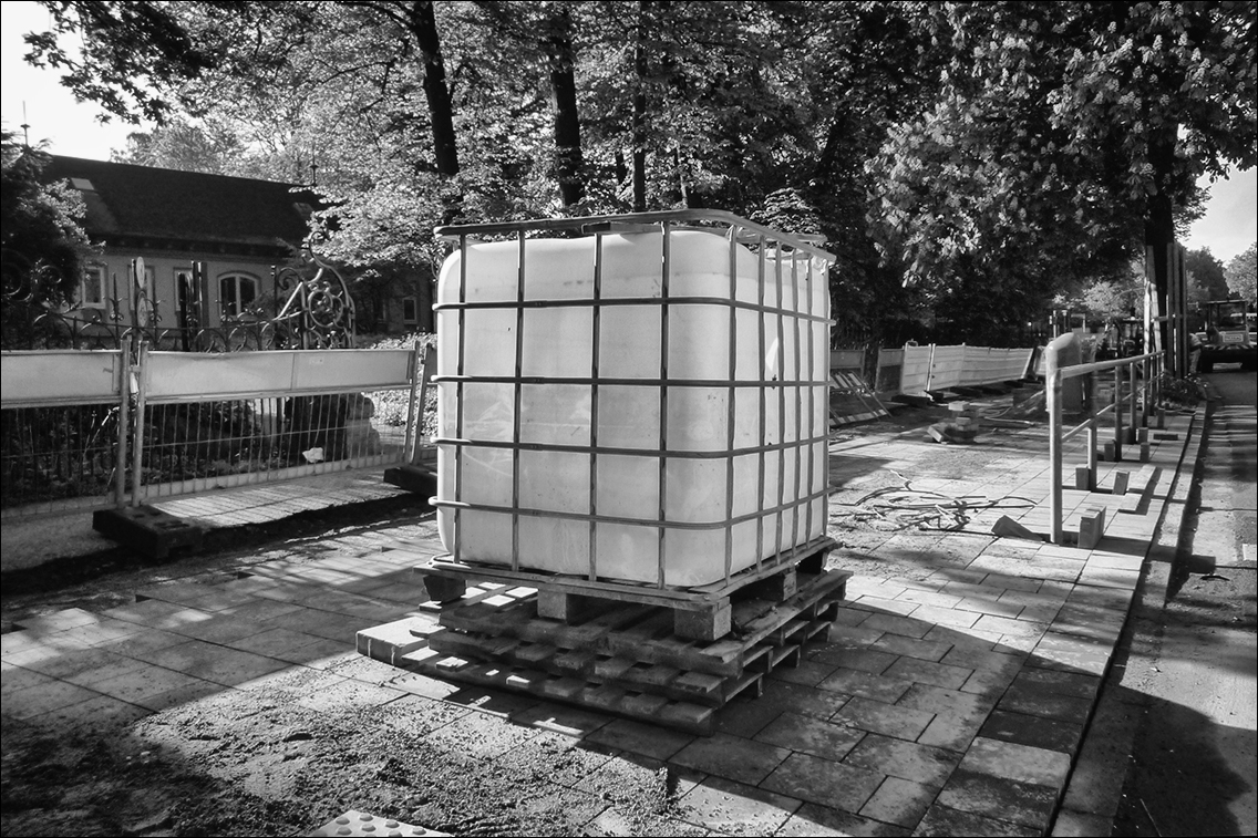 Poesie – oder was? · Hamburg-Ohlsdorf, Eingang zum Friedhof · www.butschinsky.de · Michael Wassenberg