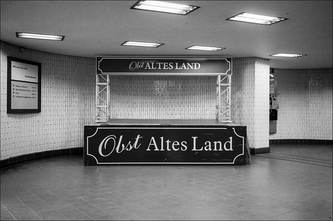Typografie · Hamburg-Neustadt, U-Bahnstation Stephansplatz · www.butschinsky.de · Michael Wassenberg