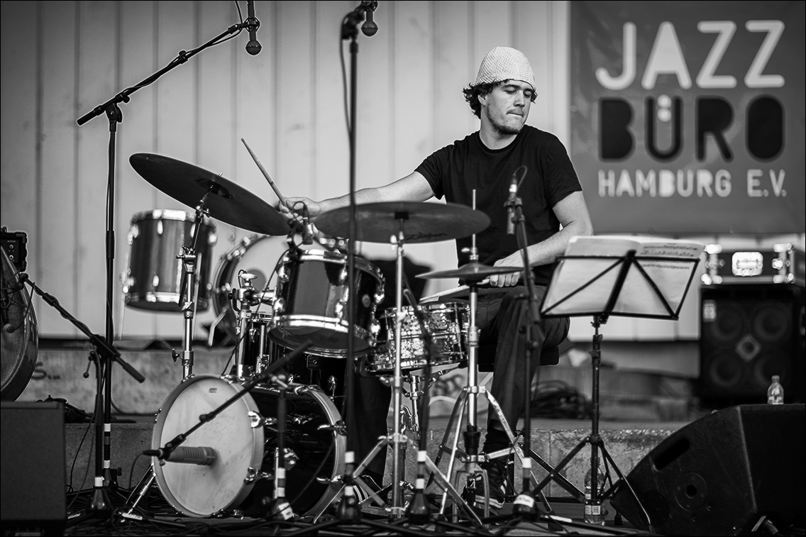 Silvio Morger (dr) · Hornstrom · Jazz Open Hamburg 2010 · Planten un Blomen · Foto: Michael Wassenberg · www.butschinsky.de