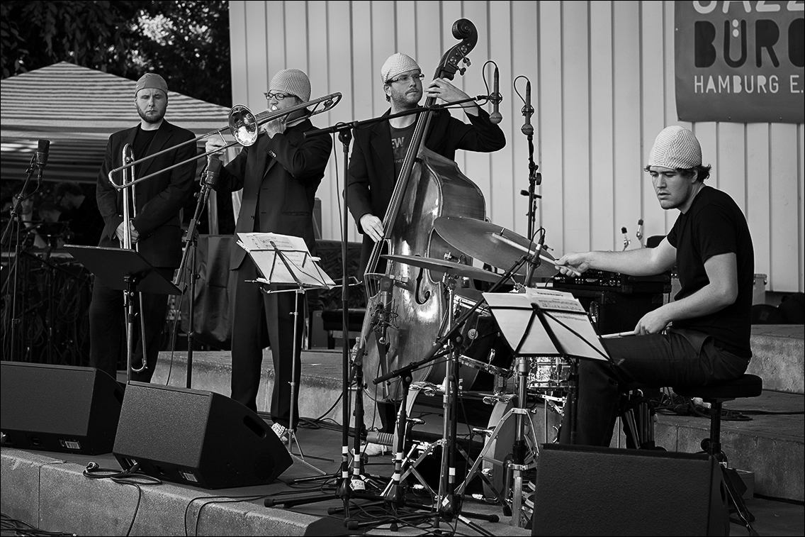 Tobias Wember (tr), Klaus Heidenreich (tr), Markus Braun (b) und Silvio Morger (dr) sind Hornstrom · Jazz Open Hamburg 2010 · Planten un Blomen · Foto: Michael Wassenberg · www.butschinsky.de