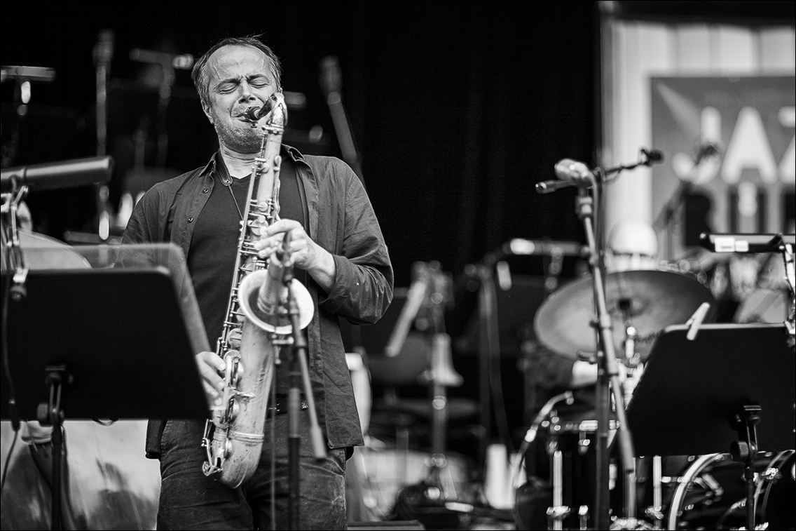 Gabriel Coburger (sax) · Aquarian Jazz Ensemble · Jazz Open Hamburg 2012 · Planten un Blomen · Foto: Michael Wassenberg · www.butschinsky.de