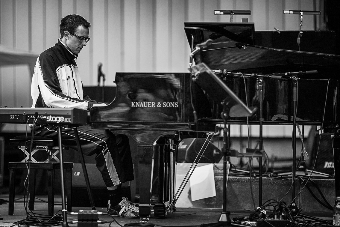 Lukas Klapp (p) · Victor & Felice · Jazz Open Hamburg 2012 · Planten un Blomen · Foto: Michael Wassenberg · www.butschinsky.de