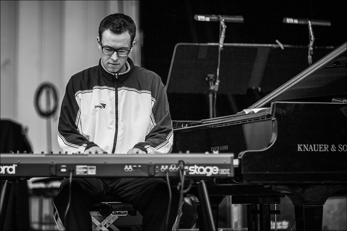 Lukas Klapp (p) · Victor & Felice · Jazz Open Hamburg 2012 · Planten un Blomen · Foto: Michael Wassenberg · www.butschinsky.de