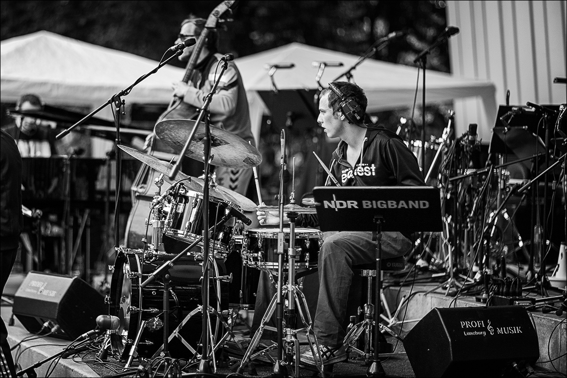 Lukas Klapp (p), Felix Behrendt (b), Silvan Strauß (dr) · Victor & Felice · Jazz Open Hamburg 2012 · Planten un Blomen · Foto: Michael Wassenberg · www.butschinsky.de