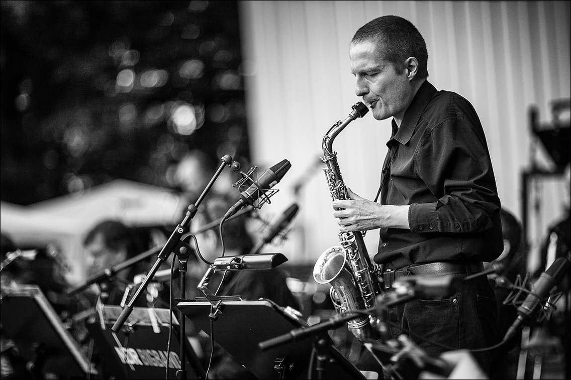 NDR Bigband feat. Kalle Kalima · Jazz Open Hamburg 2012 · Planten un Blomen · Foto: Michael Wassenberg · www.butschinsky.de