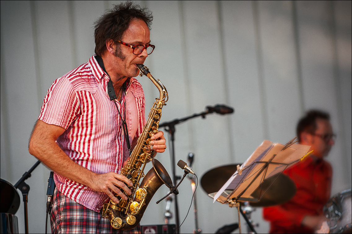 Jan Klare (sax) · Das Böse Ding · Jazz Open Hamburg 2009 · Planten un Blomen · Foto: Michael Wassenberg · www.butschinsky.deDas Böse Ding · Jazz Open Hamburg 2009 · Planten un Blomen · Foto: Michael Wassenberg · www.butschinsky.de