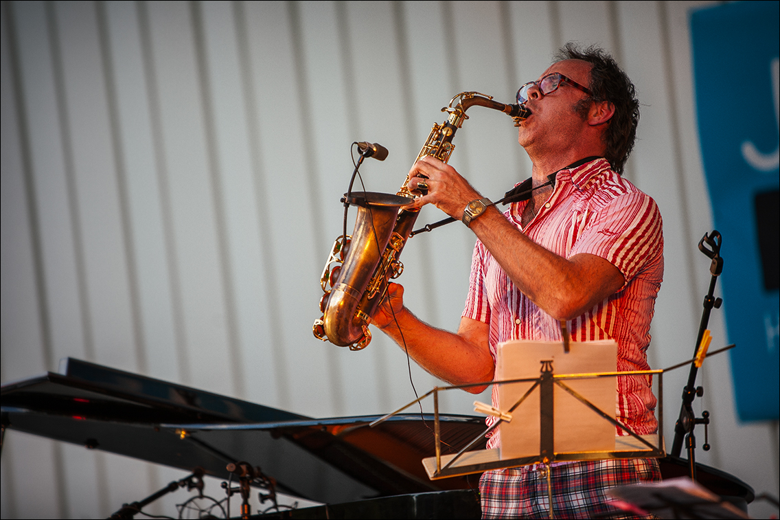 Jan Klare (sax) · Das Böse Ding · Jazz Open Hamburg 2009 · Planten un Blomen · Foto: Michael Wassenberg · www.butschinsky.deDas Böse Ding · Jazz Open Hamburg 2009 · Planten un Blomen · Foto: Michael Wassenberg · www.butschinsky.de