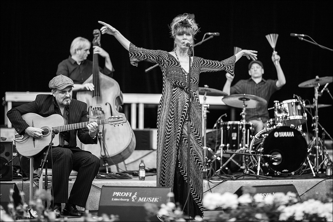 Caro Josée · Jazz Open Hamburg 2012 · Planten un Blomen · Foto: Michael Wassenberg · www.butschinsky.de