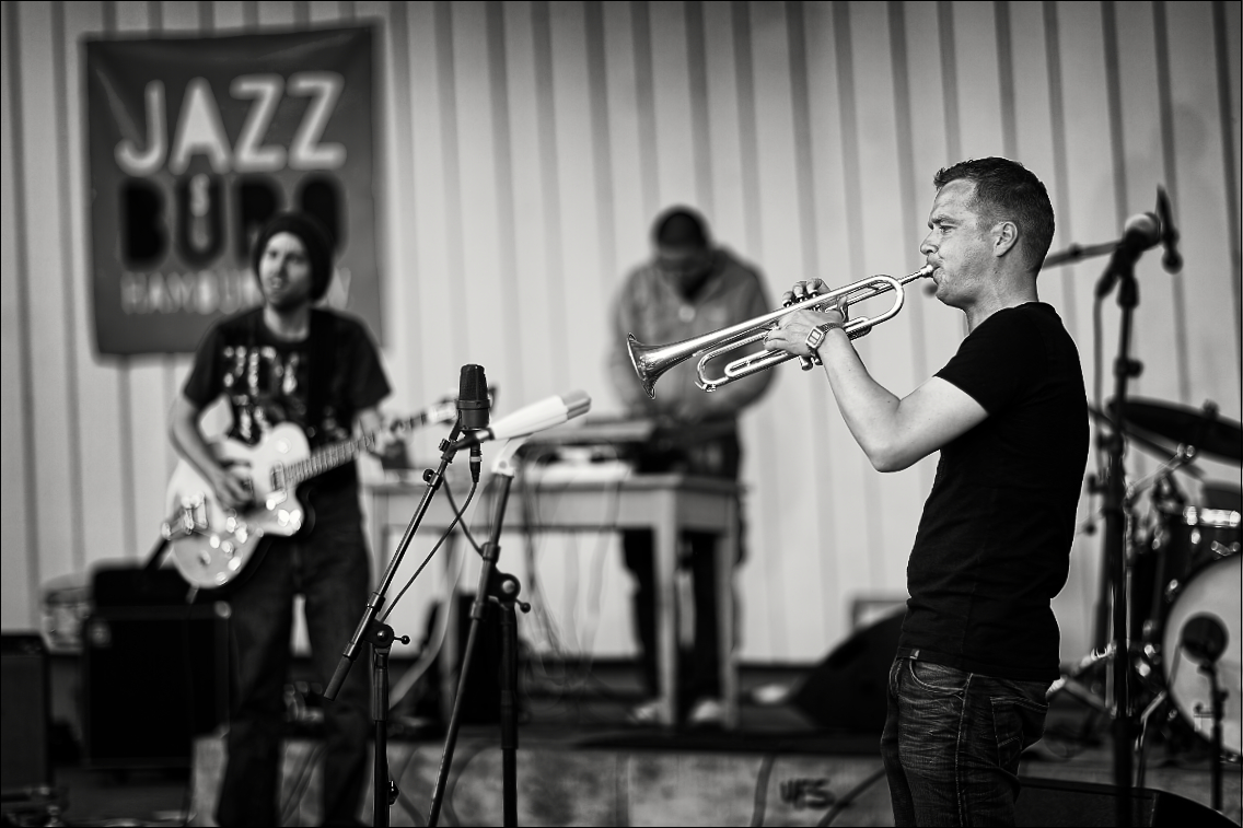 The Burhorn feat. Y’Akoto · Jazz Open Hamburg 2010 · Planten un Blomen · Foto: Michael Wassenberg · www.butschinsky.de