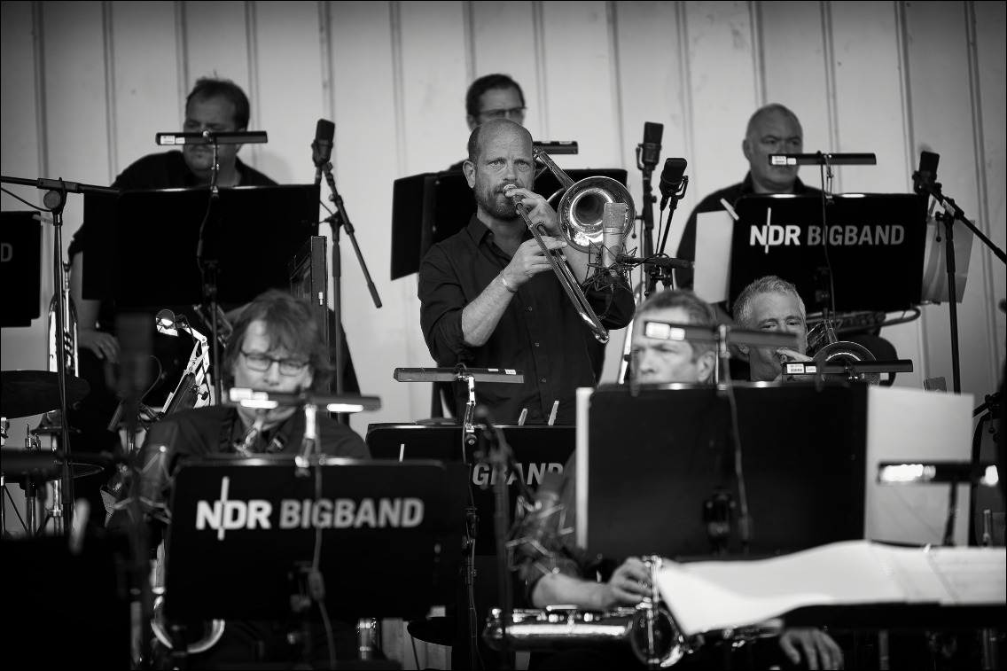 NDR BigBand feat. Wolfgang Haffner · Jazz Open Hamburg 2010 · Planten un Blomen · Foto: Michael Wassenberg · www.butschinsky.de