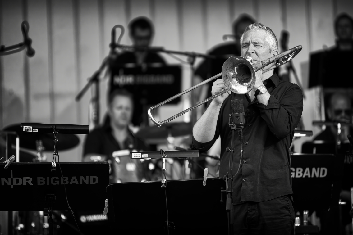 NDR BigBand feat. Wolfgang Haffner · Jazz Open Hamburg 2010 · Planten un Blomen · Foto: Michael Wassenberg · www.butschinsky.de