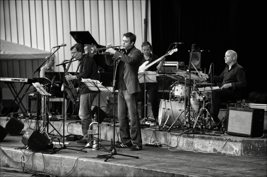 Schumannize · Mischa Schumann (p, elec), Lutz Büchner (sax), Benny Brown (tp), Sven Kerschek (b) und Heinz Lichius (dr) · Jazz Open Hamburg 2013 · Planten un Blomen · Foto: Michael Wassenberg · www.butschinsky.de