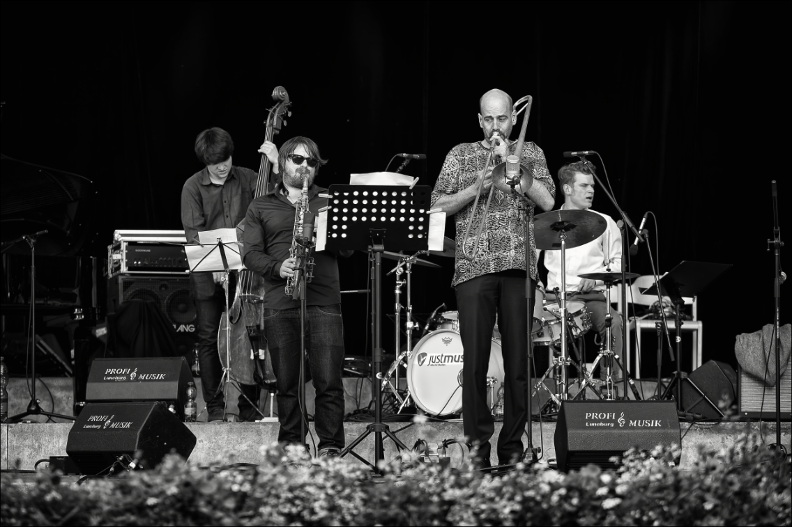 Hamburg meets Berlin · Christophe Schweizer, Giorgi Kiknadze, Wanja Slavin und Christian Lillinger· Jazz Open Hamburg 2013 · Planten un Blomen · Foto: Michael Wassenberg · www.butschinsky.de