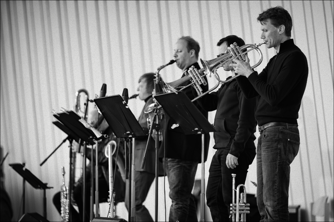 Jürgen Attig & JazzHausEnsemble: African Voicings · Jazz Open Hamburg 2014 · Planten un Blomen · Foto: Michael Wassenberg · www.butschinsky.de