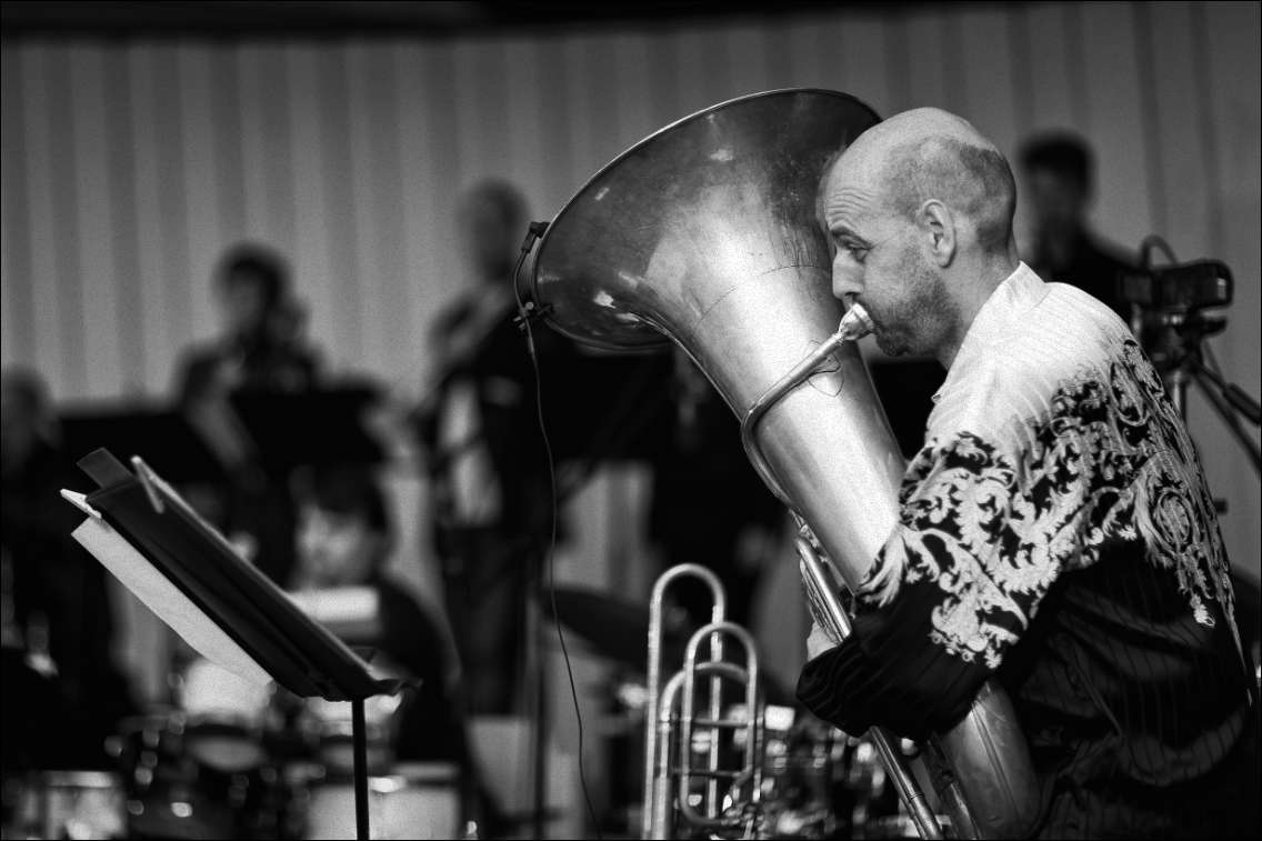 Jürgen Attig & JazzHausEnsemble: African Voicings · Jazz Open Hamburg 2014 · Planten un Blomen · Foto: Michael Wassenberg · www.butschinsky.de