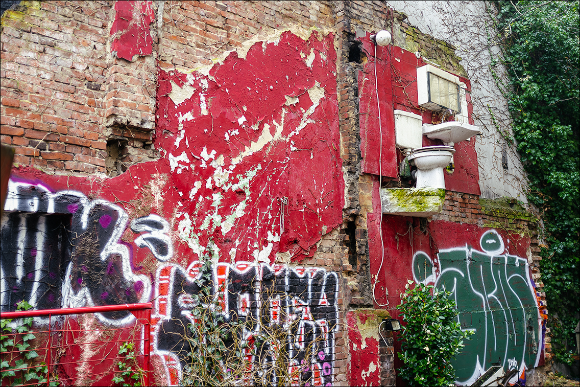 Irgendwo im Schanzenviertel · Graffiti und Streetart · www.butschinsky.de · Michael Wassenberg Irgendwo im Schanzenviertel · Graffiti und Streetart · www.butschinsky.de · Michael Wassenberg