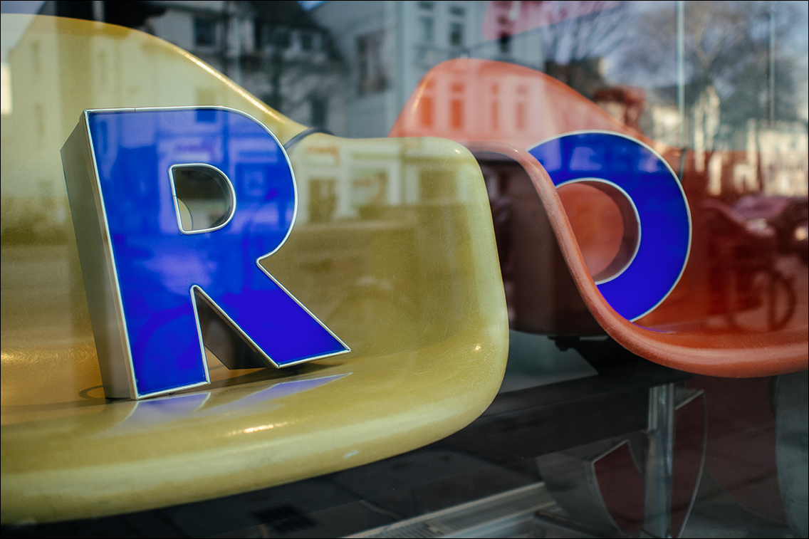 Typografie im Alltag · Hamburg-Eppendorf, Schaufenstergestaltung von Clermont Designklassiker in der Ludolfstraße · www.butschinsky.de Typografie im Alltag · Hamburg-Eppendorf, Schaufenstergestaltung von Clermont Designklassiker in der Ludolfstraße · www.butschinsky.de