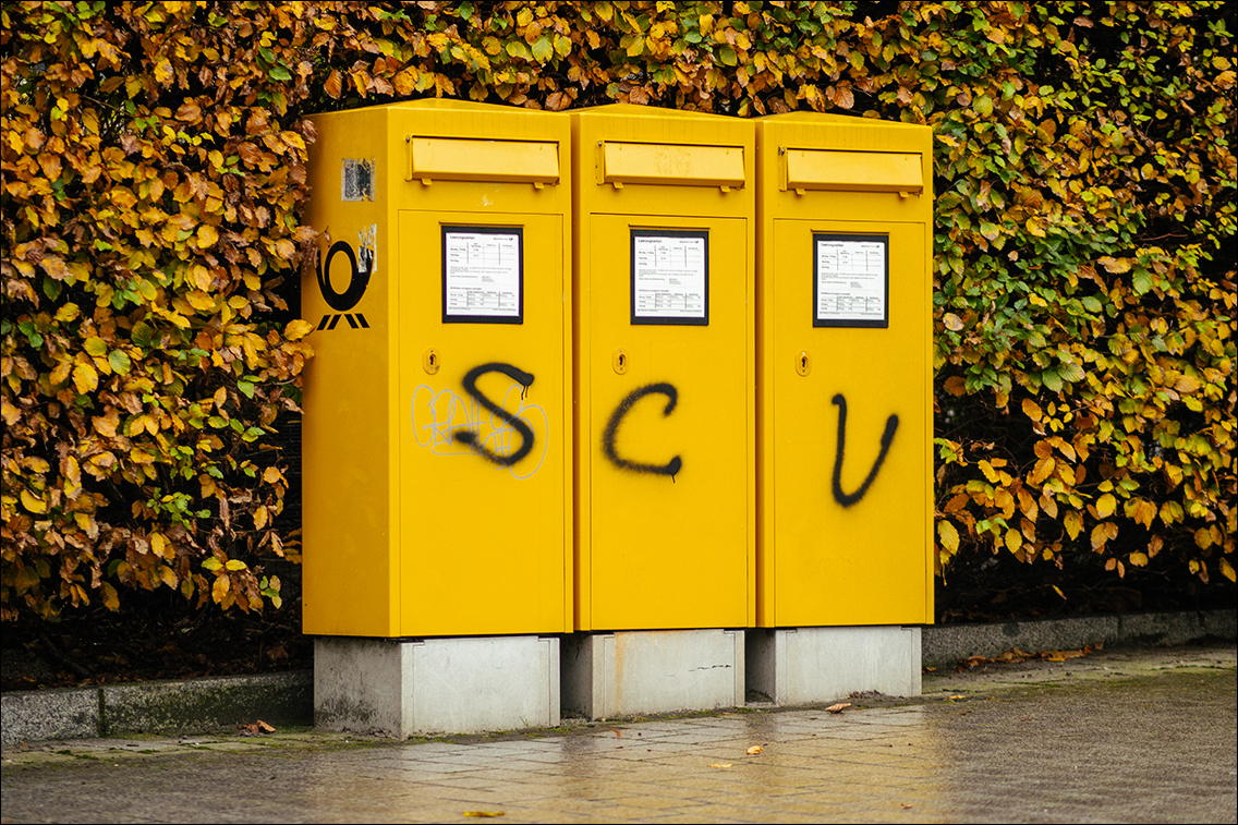 Klosterstern in Hamburg-Harvestehude · Graffiti und Streetart · www.butschinsky.de · Michael Wassenberg Klosterstern in Hamburg-Harvestehude · Graffiti und Streetart · www.butschinsky.de · Michael Wassenberg