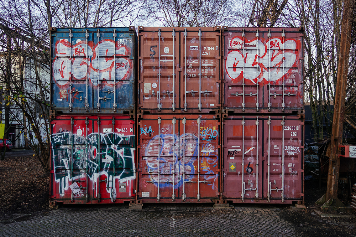 Auf dem Gelände der Kampnagelfabrik in Hamburg Winterhude · Graffiti und Streetart · www.butschinsky.de · Michael Wassenberg Auf dem Gelände der Kampnagelfabrik in Hamburg Winterhude · Graffiti und Streetart · www.butschinsky.de · Michael Wassenberg
